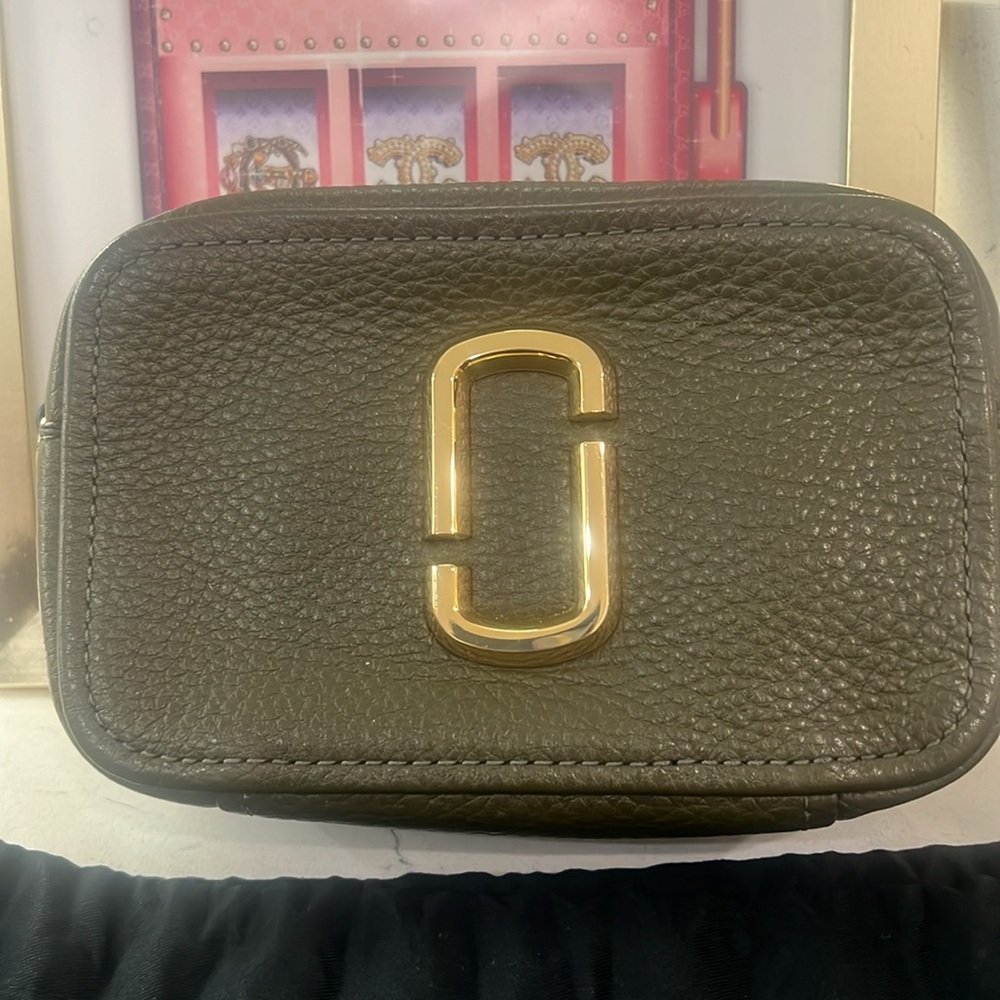 Marc Jacobs NWT Softshot with gold hardware and dusk bag.